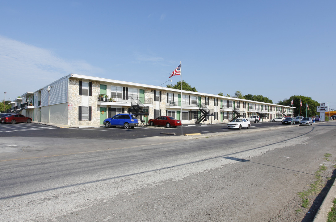 Kennedy Arms Apartments in San Antonio, TX - Foto de edificio