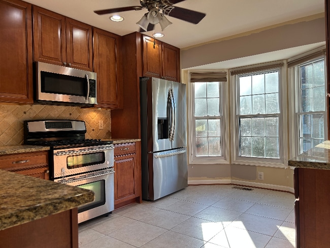 2101 Patty Ln in Vienna, VA - Building Photo - Building Photo