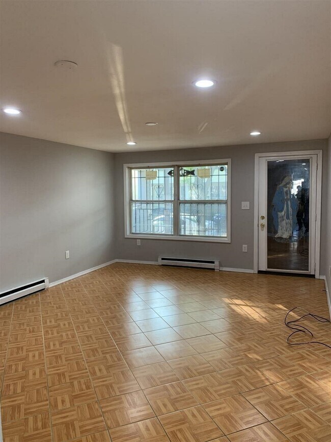 378-380-380 Halladay St in Jersey City, NJ - Building Photo - Building Photo