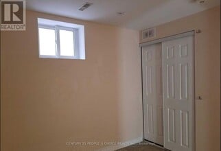 5689 Sidmouth St in Mississauga, ON - Building Photo - Building Photo