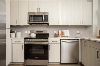 1690 North Loop in Houston, TX - Foto de edificio - Building Photo