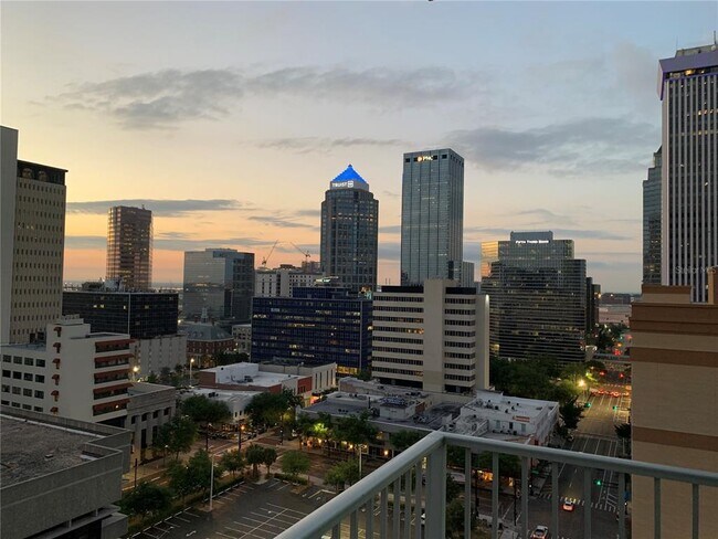 777 N Ashley Dr in Tampa, FL - Foto de edificio - Building Photo