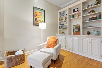 50 E Cedar St, Unit #2 in Chicago, IL - Building Photo - Building Photo