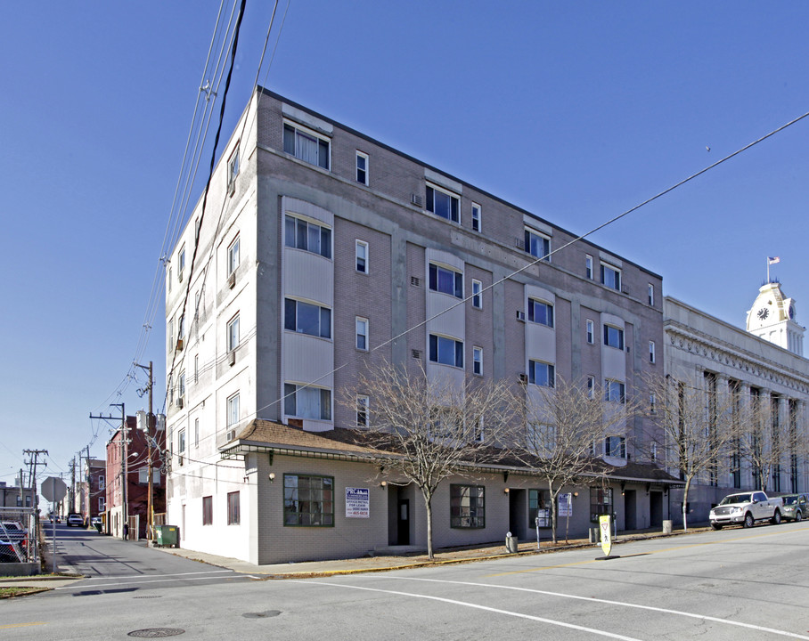 Penn Towers Apartments in Indiana, PA - Foto de edificio