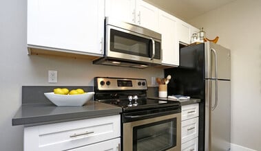 Stoneridge Luxury Apartments in Walnut Creek, CA - Foto de edificio - Building Photo