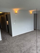 328 Burnett Ave N, Unit 328 in Renton, WA - Foto de edificio - Building Photo