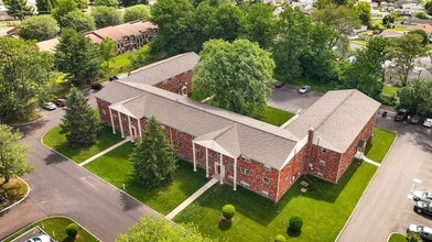 Newport Village Apartments in Levittown, PA - Foto de edificio - Building Photo