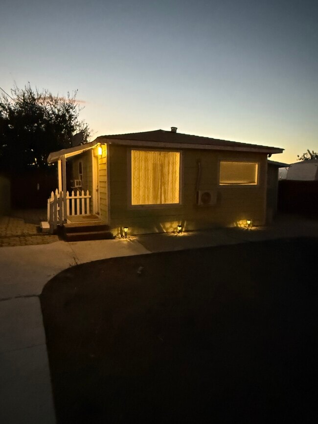 6301 Bethel Island Rd in Bethel Island, CA - Foto de edificio - Building Photo