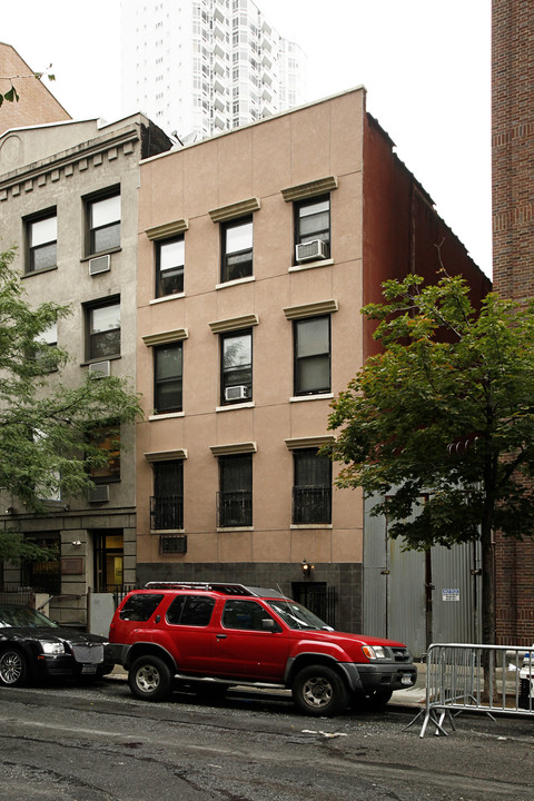 225 E 30th St in New York, NY - Building Photo