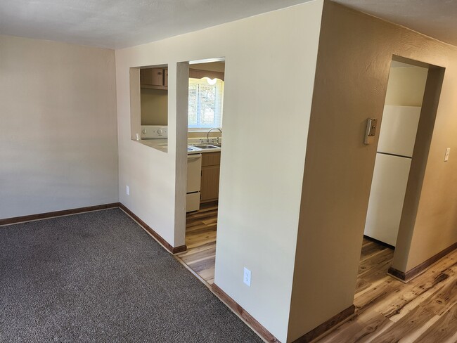160 Madison Ave, Unit Apt #1 in Greensburg, PA - Foto de edificio - Building Photo