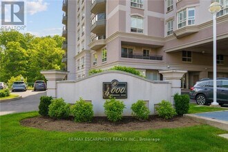 4000 Creekside Dr in Hamilton, ON - Building Photo - Building Photo