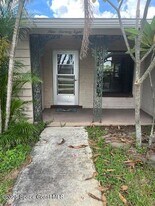 978 Nagle Dr in Rockledge, FL - Building Photo