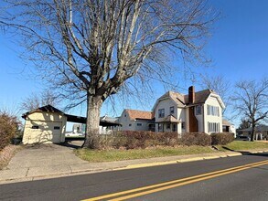 3741 Lindberg Way in Weirton, WV - Building Photo - Building Photo