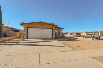 10941 Bay Bridge St in El Paso, TX - Foto de edificio - Building Photo