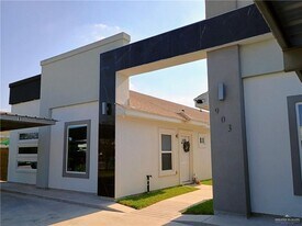 5 West Dr in Pharr, TX - Building Photo