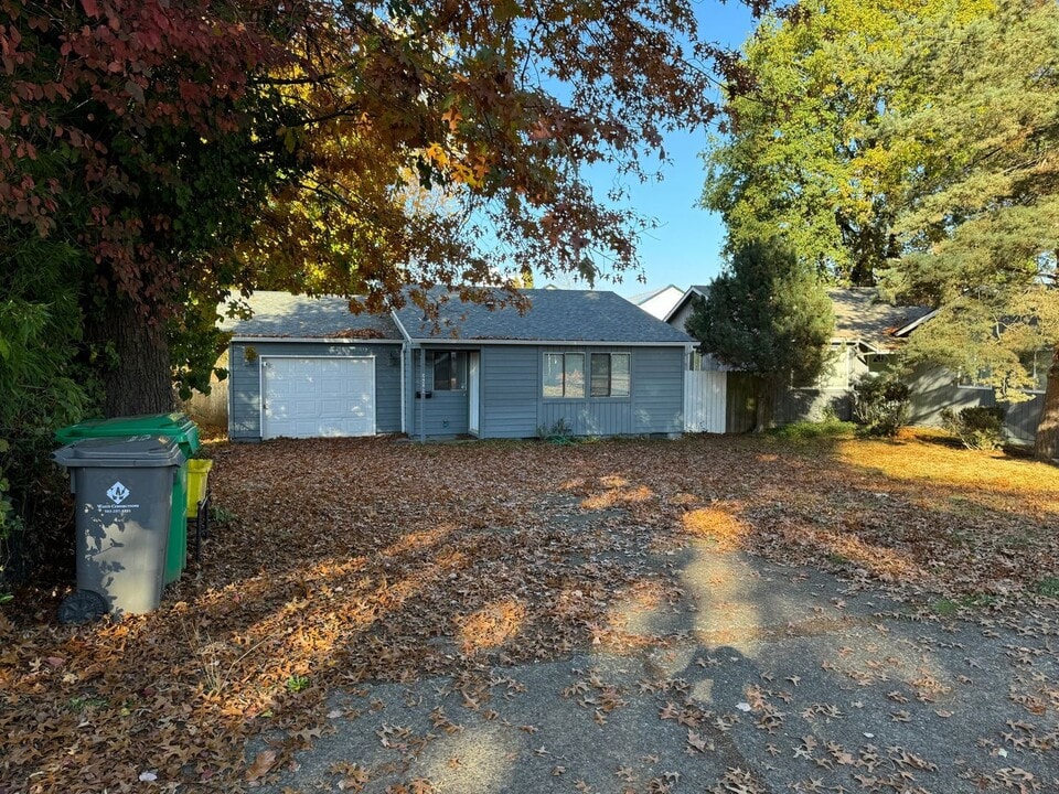 2429 NE Saratoga St in Portland, OR - Building Photo