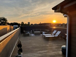 1085 N Marshfield Ave, Unit #3 Top Floor-Rooftop in Chicago, IL - Building Photo - Building Photo