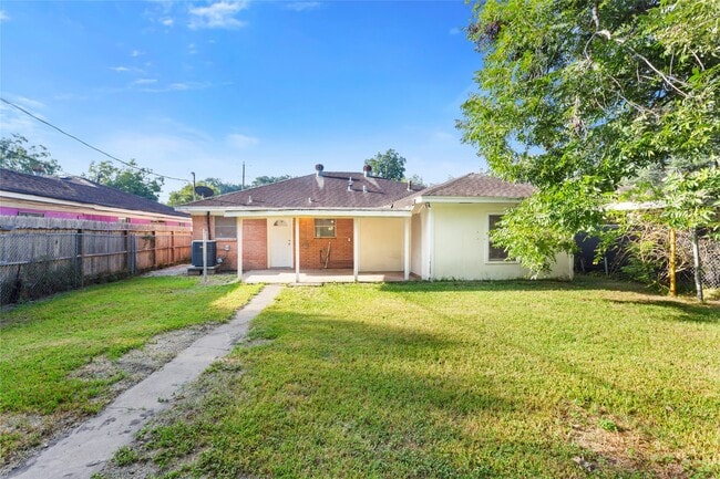 property at 1212 W Snyder St