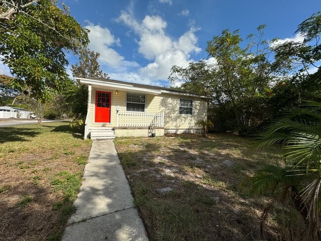 6295 3rd Ave S in St. Petersburg, FL - Building Photo - Building Photo