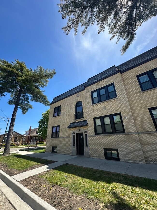 property at 5701 W Seminole St