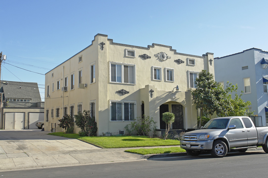 1404 S Bronson Ave in Los Angeles, CA - Building Photo