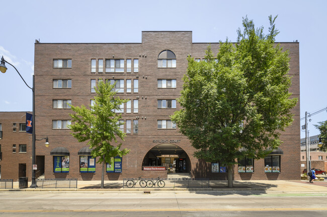 410 E. Green St by Bankier Apartments in Champaign, IL - Building Photo - Building Photo