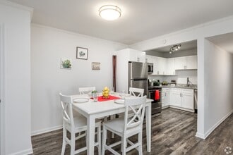 Fox Hill Village in Hampton, VA - Foto de edificio - Building Photo