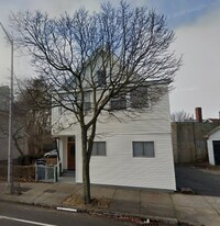 2572 Massachusetts Ave, Unit 2 in Cambridge, MA - Building Photo