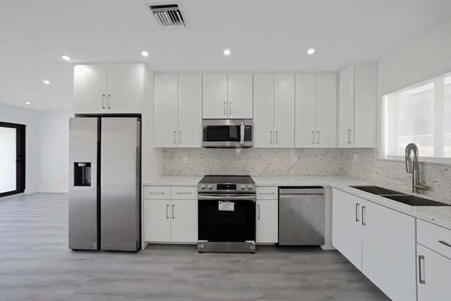 property at 1103 SW 12th St