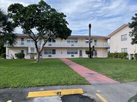 75 Waltham D in West Palm Beach, FL - Building Photo