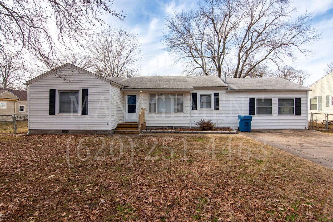 608 Waverly Way in Coffeyville, KS - Building Photo