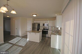 923 Admiral's Quay Dr in Mechanicsburg, PA - Building Photo - Building Photo