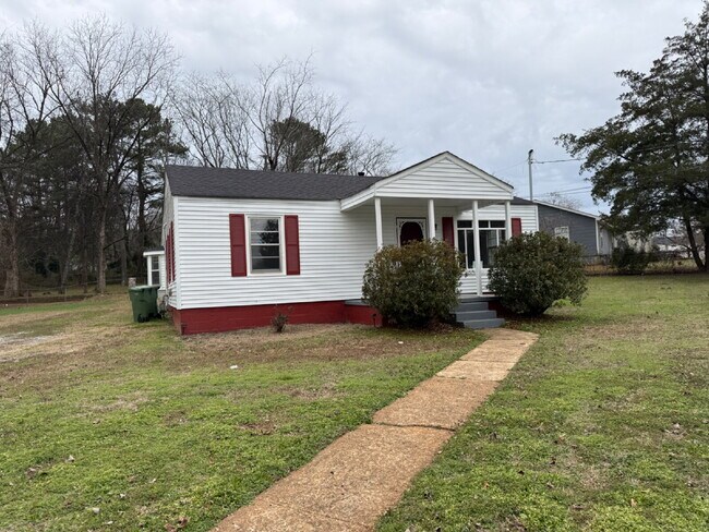 1021 Fairway Dr NW in Huntsville, AL - Foto de edificio - Building Photo