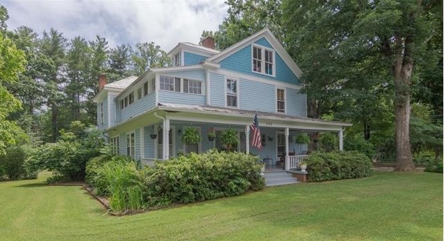 102 Terry Estate Dr in Black Mountain, NC - Building Photo