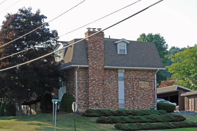 St. Regis Arms Apartments in Endicott, NY - Building Photo - Building Photo