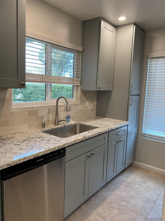 213 Diamond Way-Unit -126 in Vista, CA - Building Photo