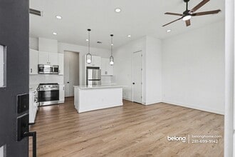 203 Danna Ln, Unit A in Houston, TX - Building Photo - Building Photo