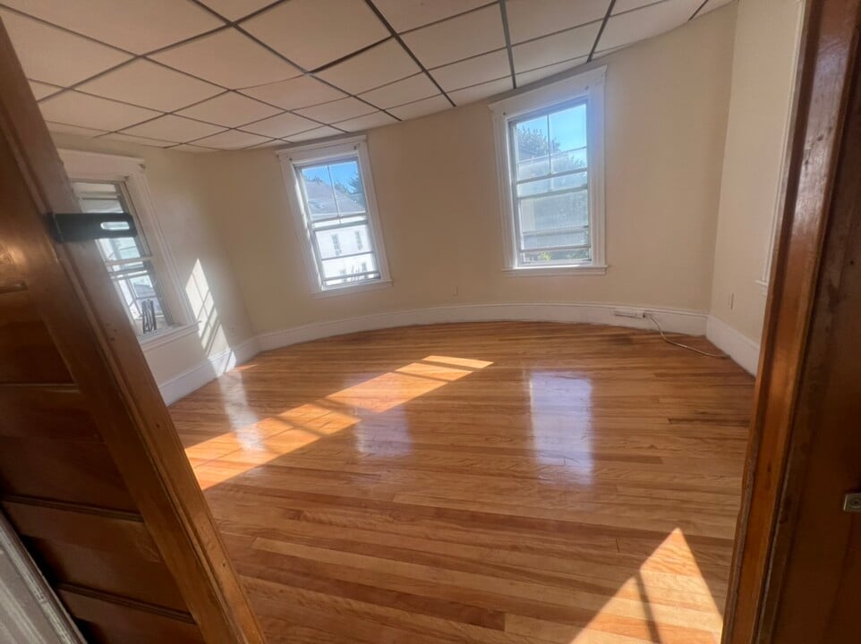 7 Ames St, Unit UNIT2 in Worcester, MA - Building Photo