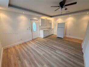 10854 SW 141st Ln in Miami, FL - Foto de edificio - Building Photo