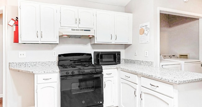 5437 Biffle Rd in Stone Mountain, GA - Building Photo - Building Photo