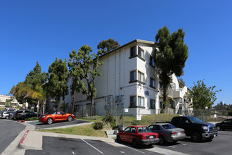 Bridgeport Apartments in San Diego, CA - Building Photo - Building Photo