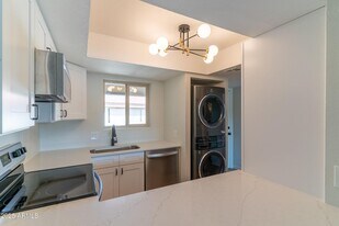 4150 E Cactus Rd in Phoenix, AZ - Building Photo