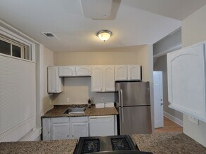 1217 Hollins St, Unit 2 in Baltimore, MD - Building Photo - Building Photo