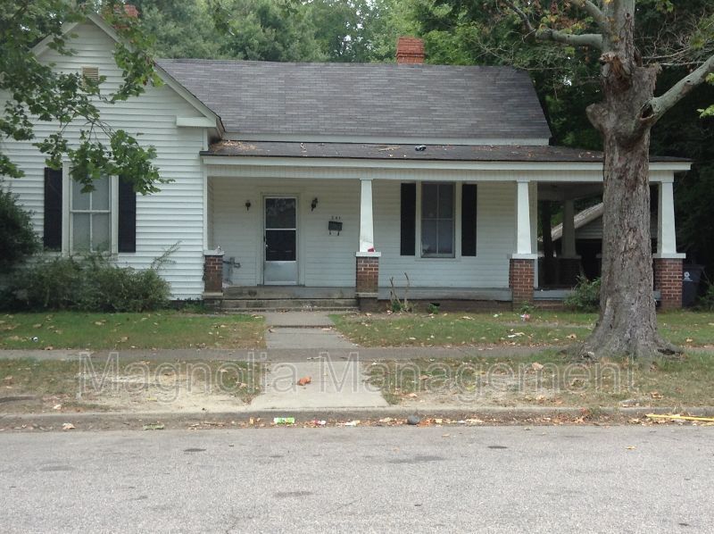 241 Davis St in Henderson, NC - Building Photo