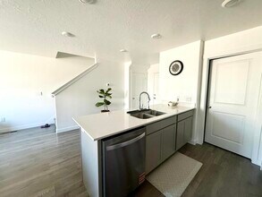 38 N Northshore Dr in Saratoga Springs, UT - Building Photo - Building Photo