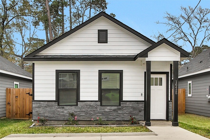 16426 Eastchase St in Montgomery, TX - Foto de edificio