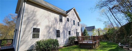 30 Basking Brook Rd in Shelton, CT - Building Photo - Building Photo