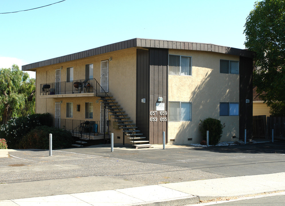 653-659 E I St in Benicia, CA - Foto de edificio