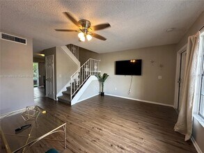 6060 Village Cir N, Unit 6060 in Orlando, FL - Foto de edificio - Building Photo