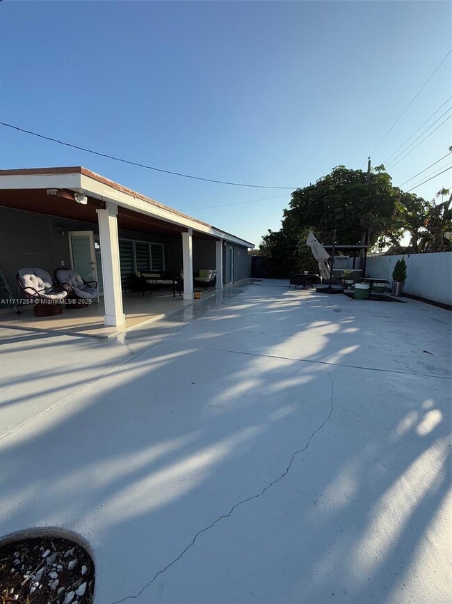 12770 SW 18th St in Miami, FL - Building Photo - Building Photo